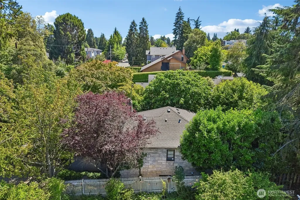 8555 30th Avenue NW Seattle WA 98117