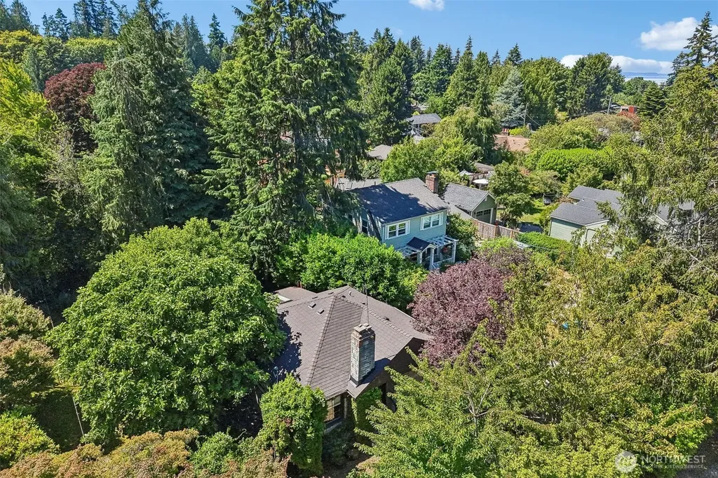 8555 30th Avenue NW Seattle WA 98117