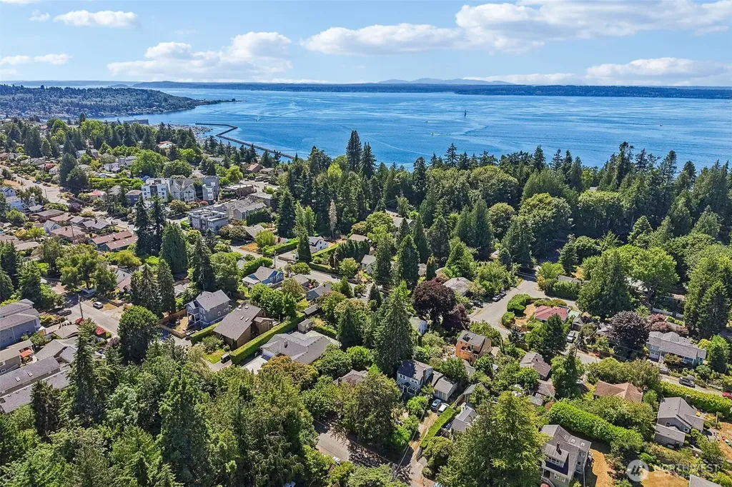 8555 30th Avenue NW Seattle WA 98117