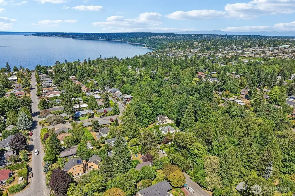 8555 30th Avenue NW Seattle WA 98117