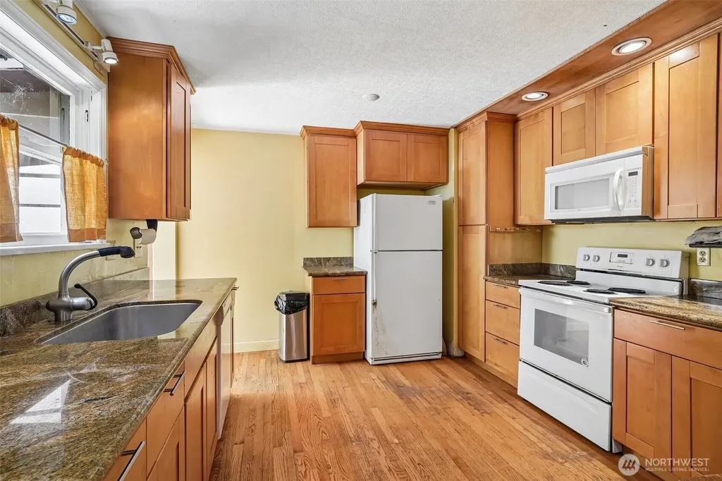 8555 30th Avenue NW Seattle WA 98117