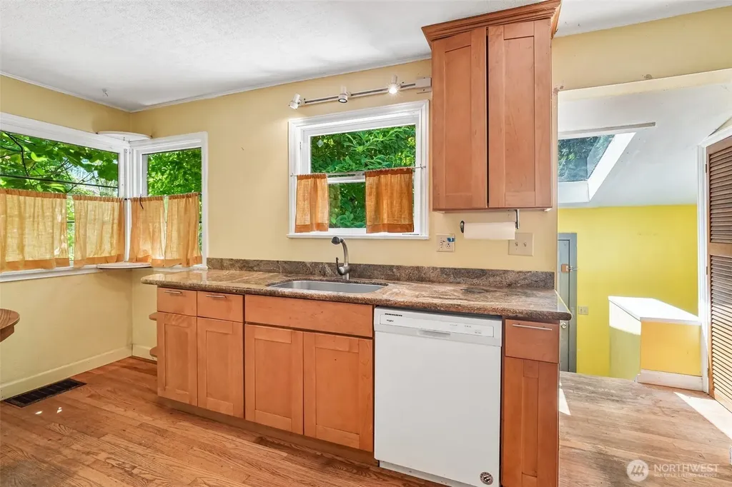 8555 30th Avenue NW Seattle WA 98117