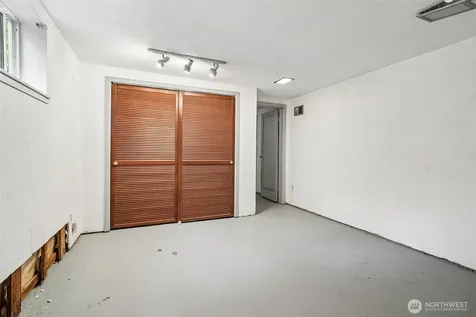 8555 30th Avenue NW Seattle WA 98117
