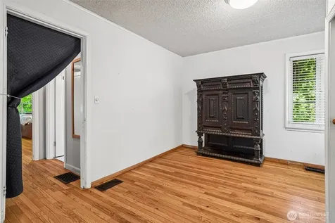 8555 30th Avenue NW Seattle WA 98117