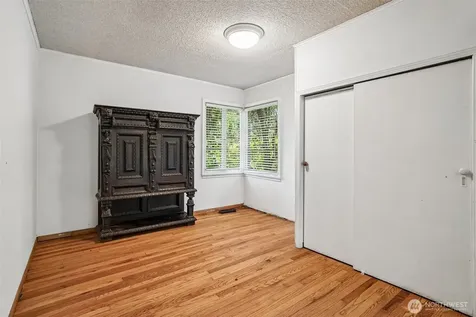 8555 30th Avenue NW Seattle WA 98117