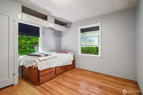 8555 30th Avenue NW Seattle WA 98117