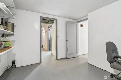 8555 30th Avenue NW Seattle WA 98117