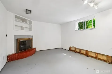 8555 30th Avenue NW Seattle WA 98117