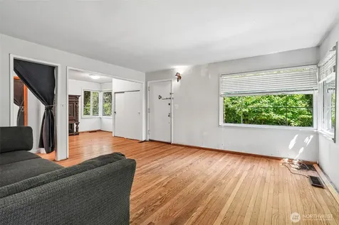 8555 30th Avenue NW Seattle WA 98117