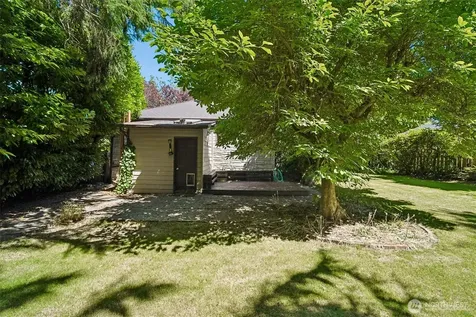 8555 30th Avenue NW Seattle WA 98117