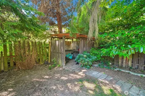8555 30th Avenue NW Seattle WA 98117