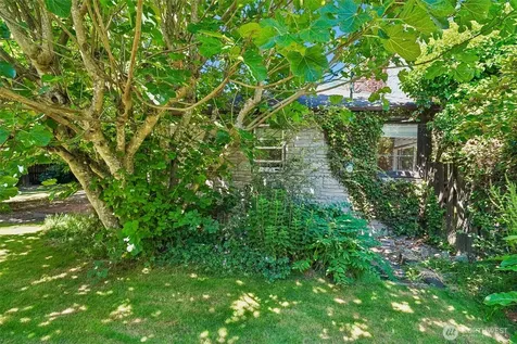 8555 30th Avenue NW Seattle WA 98117