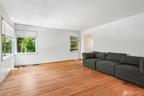 8555 30th Avenue NW Seattle WA 98117