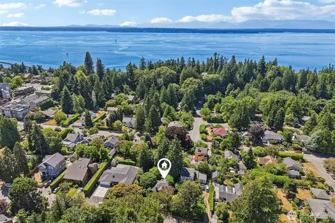 8555 30th Avenue NW Seattle WA 98117