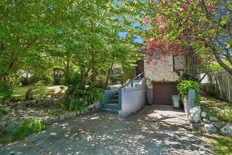 8555 30th Avenue NW Seattle WA 98117