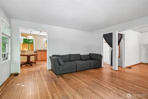 8555 30th Avenue NW Seattle WA 98117