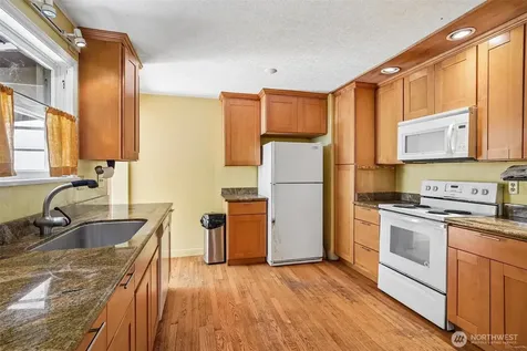 8555 30th Avenue NW Seattle WA 98117