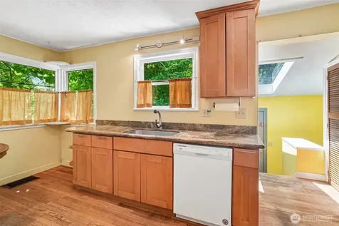 8555 30th Avenue NW Seattle WA 98117