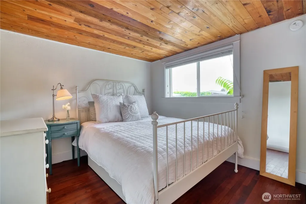 675 Sylvia Drive Point Roberts WA 98281