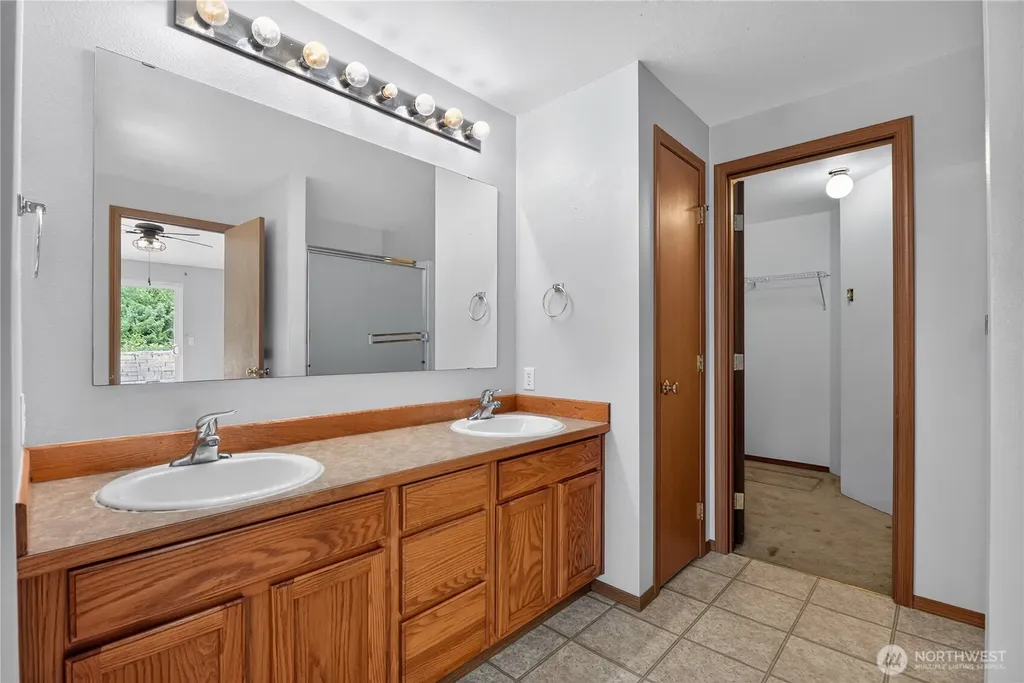 21819 31st Ave E Avenue Spanaway WA 98387