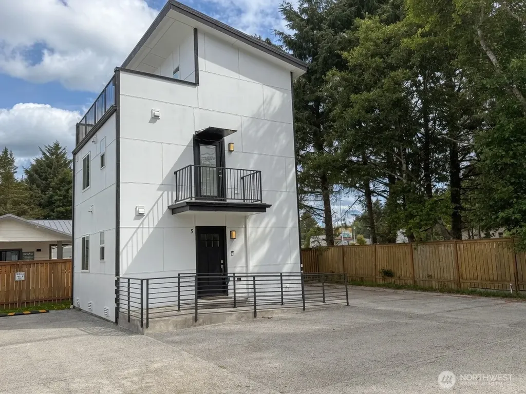 890 Magellan Avenue NE Ocean Shores WA 98569