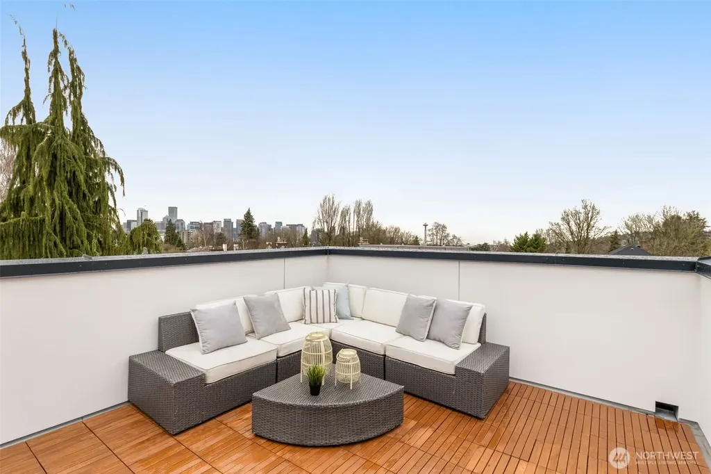 1127 10th Avenue E Seattle WA 98102