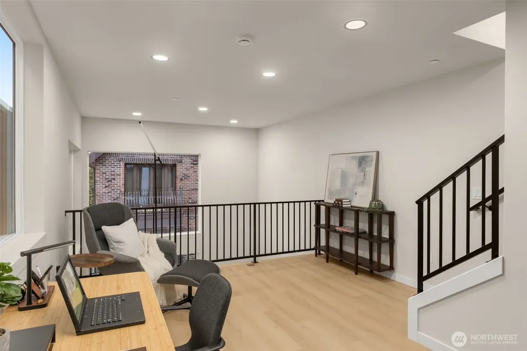 1127 10th Avenue E Seattle WA 98102