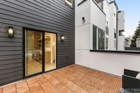 1127 10th Avenue E Seattle WA 98102