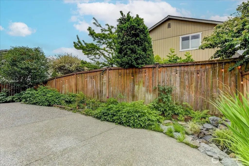 1523 151st Street SW Lynnwood WA 98087