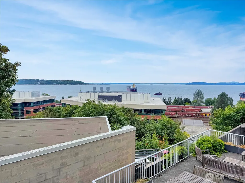 521 5th Avenue W Seattle WA 98119