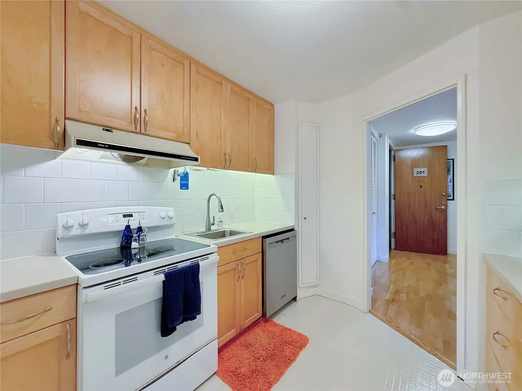 521 5th Avenue W Seattle WA 98119
