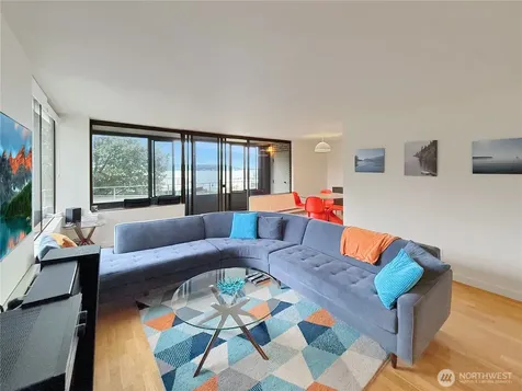521 5th Avenue W Seattle WA 98119