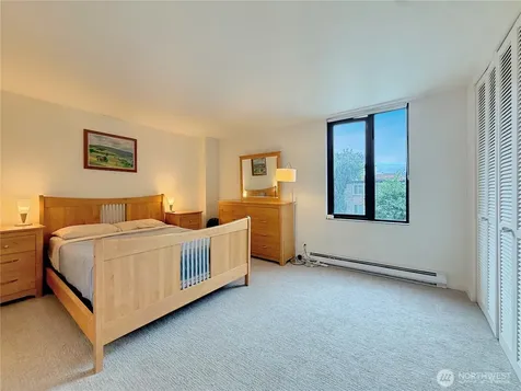 521 5th Avenue W Seattle WA 98119