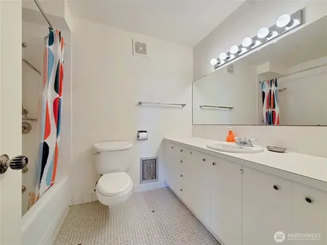 521 5th Avenue W Seattle WA 98119