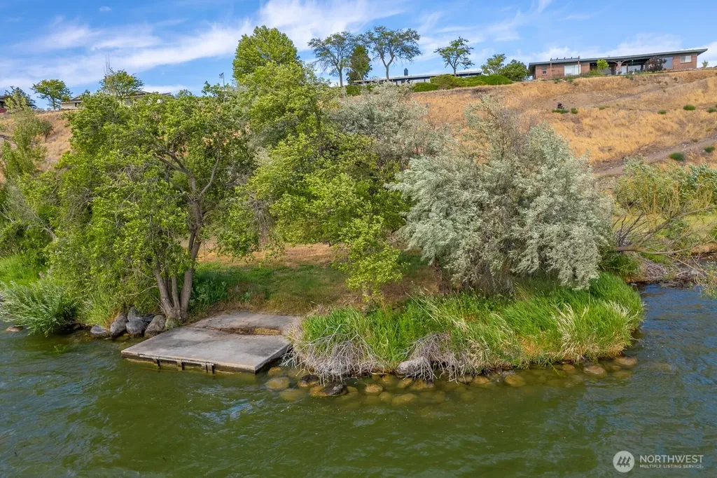 242 N Crestview Drive Moses Lake WA 98837