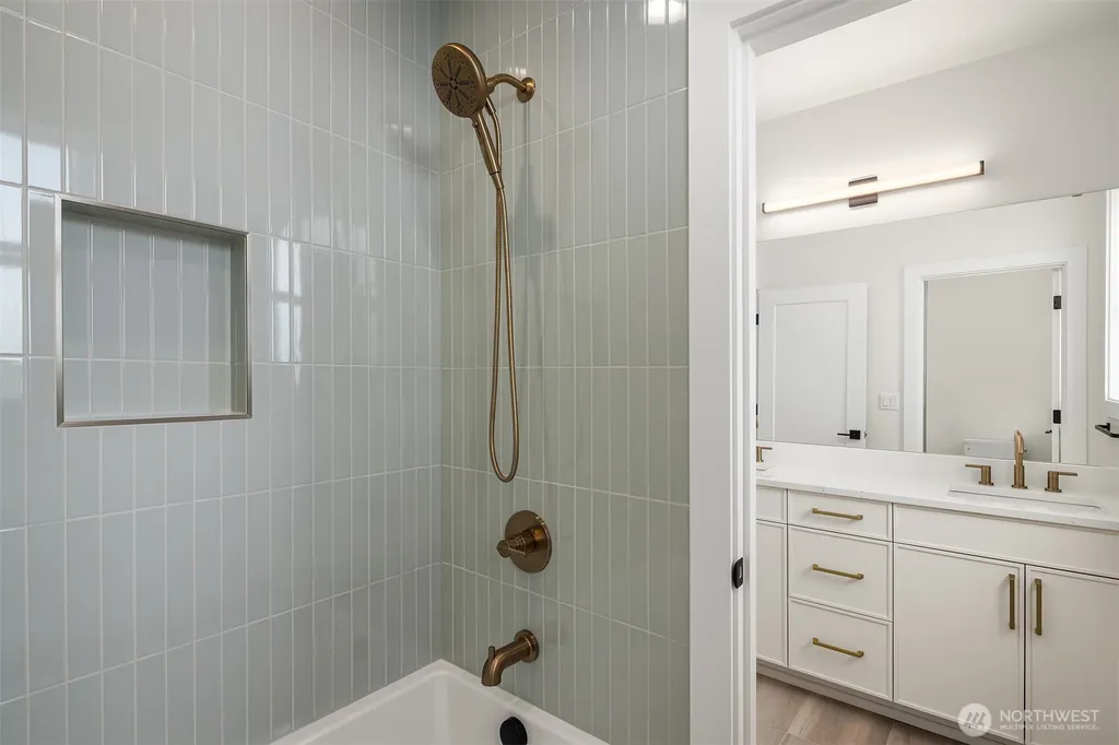 465 Orcas Ave NE Renton WA 98059