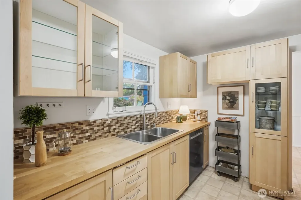 12515 25th Avenue NE Seattle WA 98125