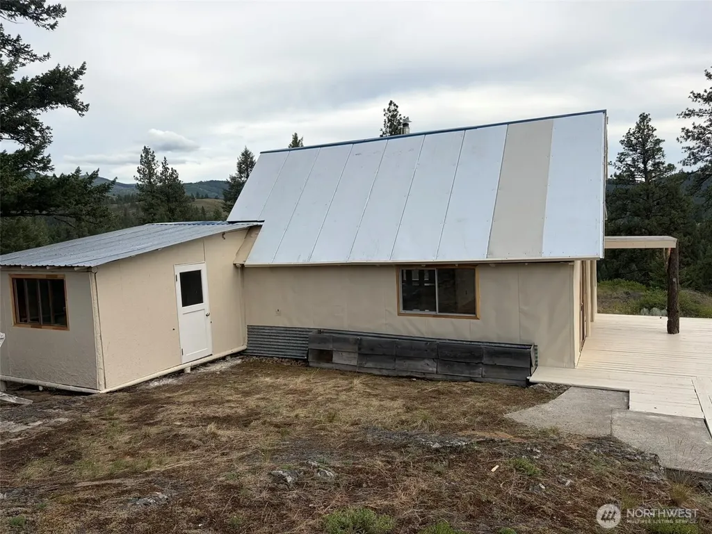 184 N Lambert Lane Republic WA 99166