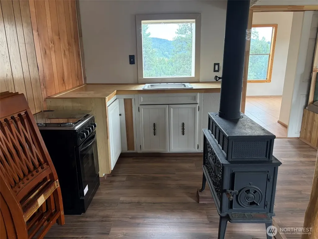 184 N Lambert Lane Republic WA 99166
