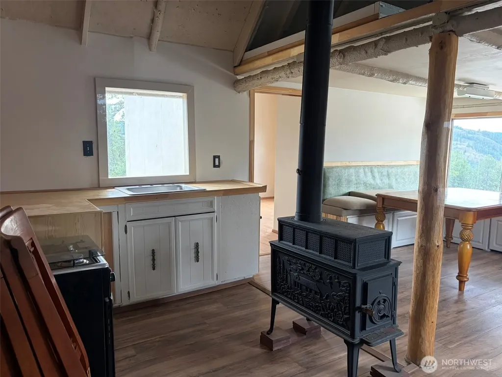 184 N Lambert Lane Republic WA 99166