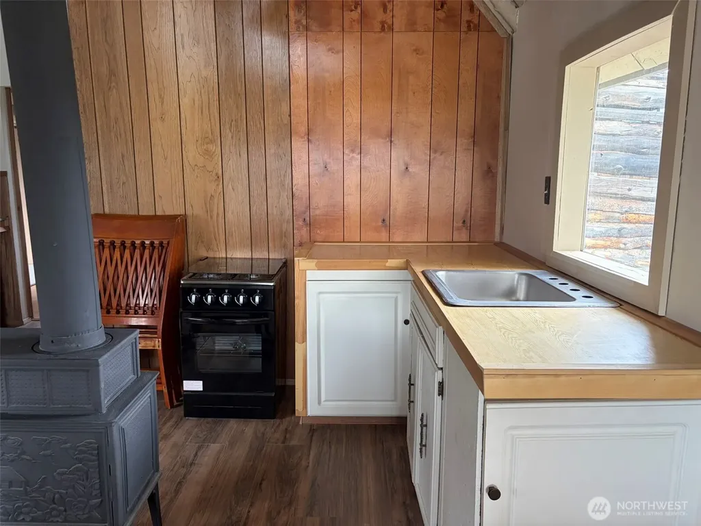 184 N Lambert Lane Republic WA 99166