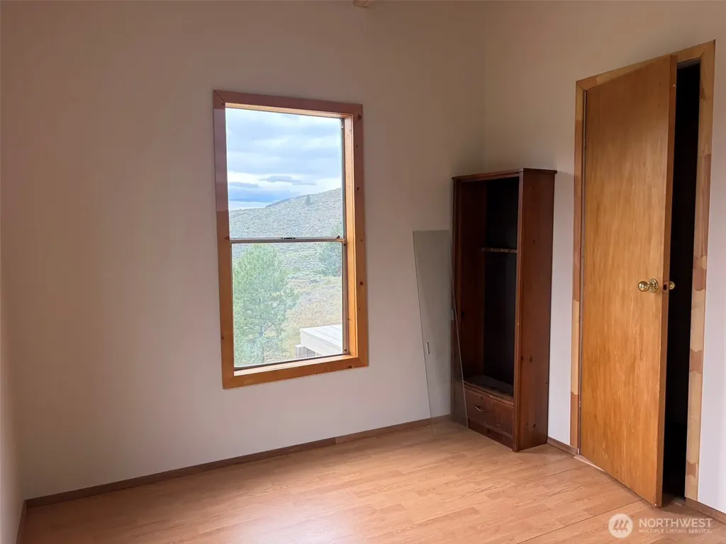 184 N Lambert Lane Republic WA 99166