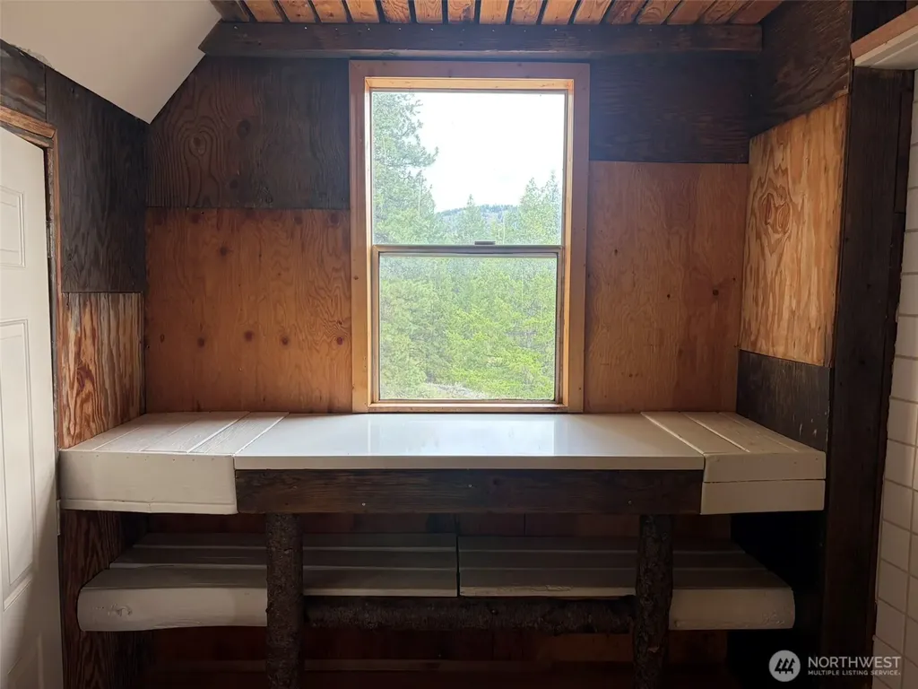 184 N Lambert Lane Republic WA 99166