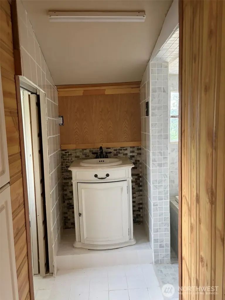 184 N Lambert Lane Republic WA 99166