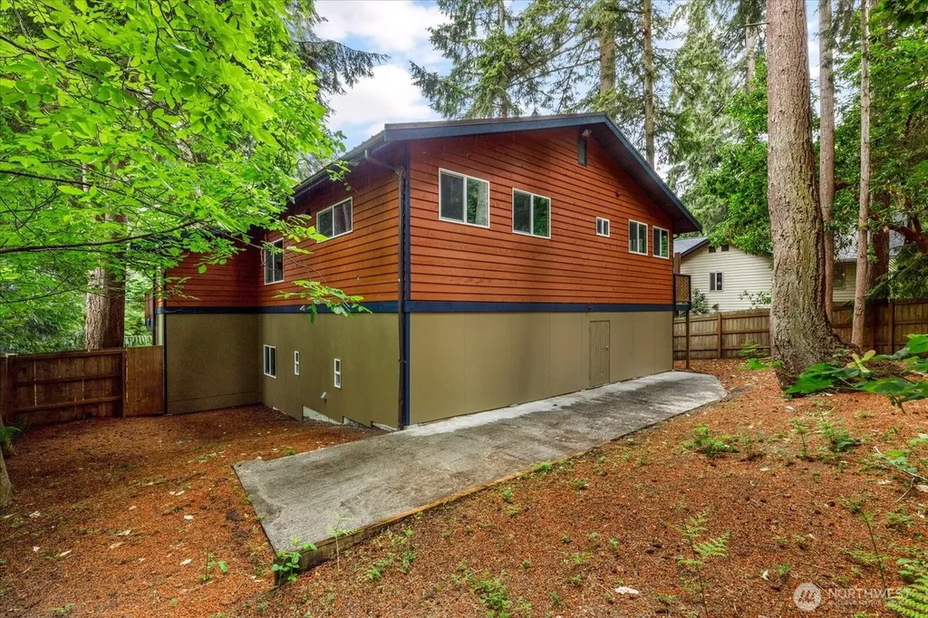 1099 Worthy Place Greenbank WA 98253