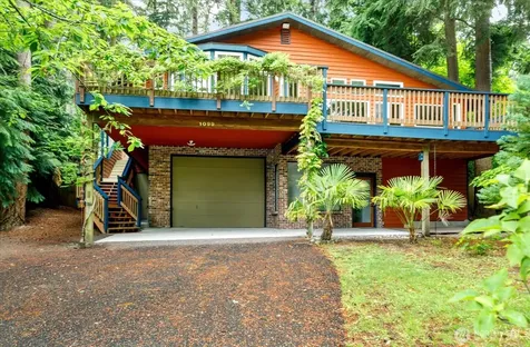 1099 Worthy Place Greenbank WA 98253