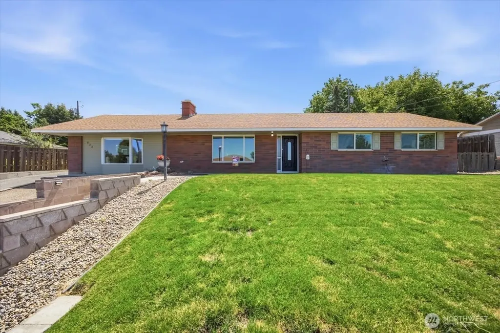 933 Vine Avenue Sunnyside WA 98944