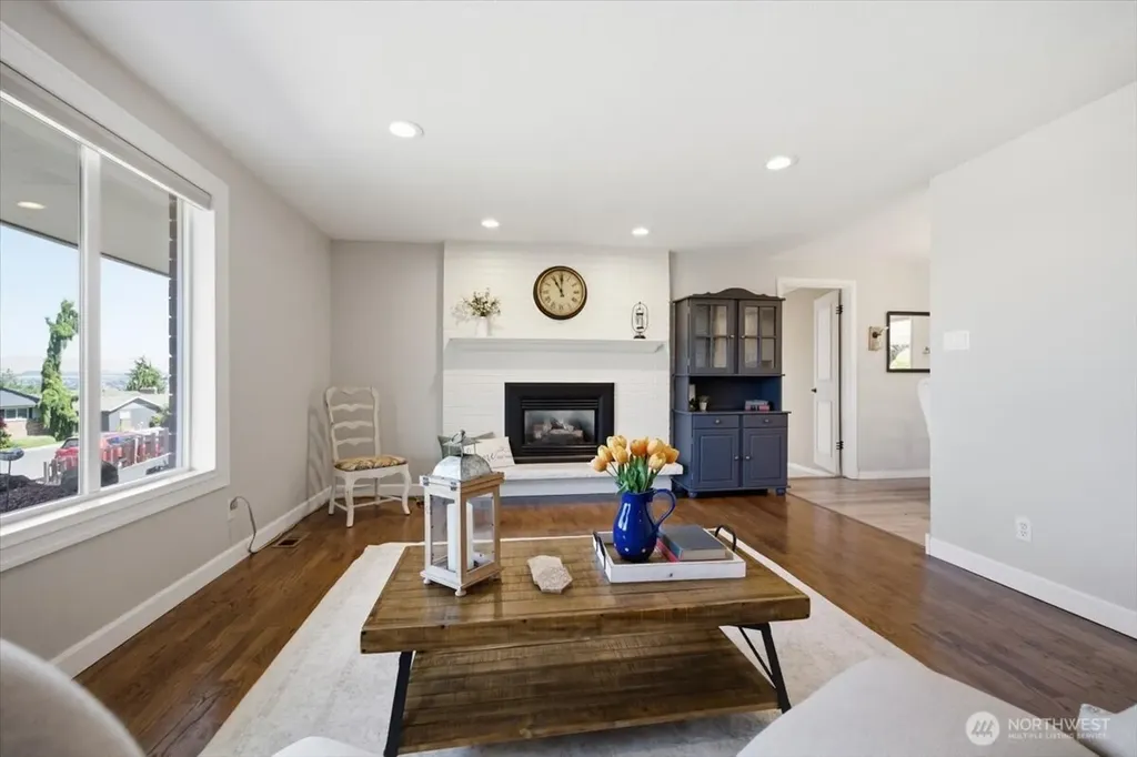 933 Vine Avenue Sunnyside WA 98944