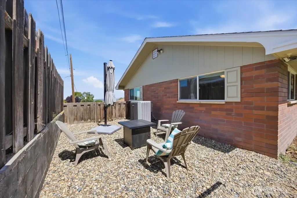 933 Vine Avenue Sunnyside WA 98944