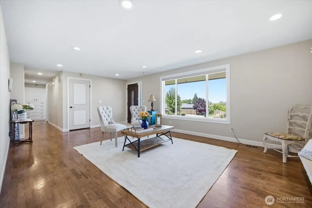 933 Vine Avenue Sunnyside WA 98944